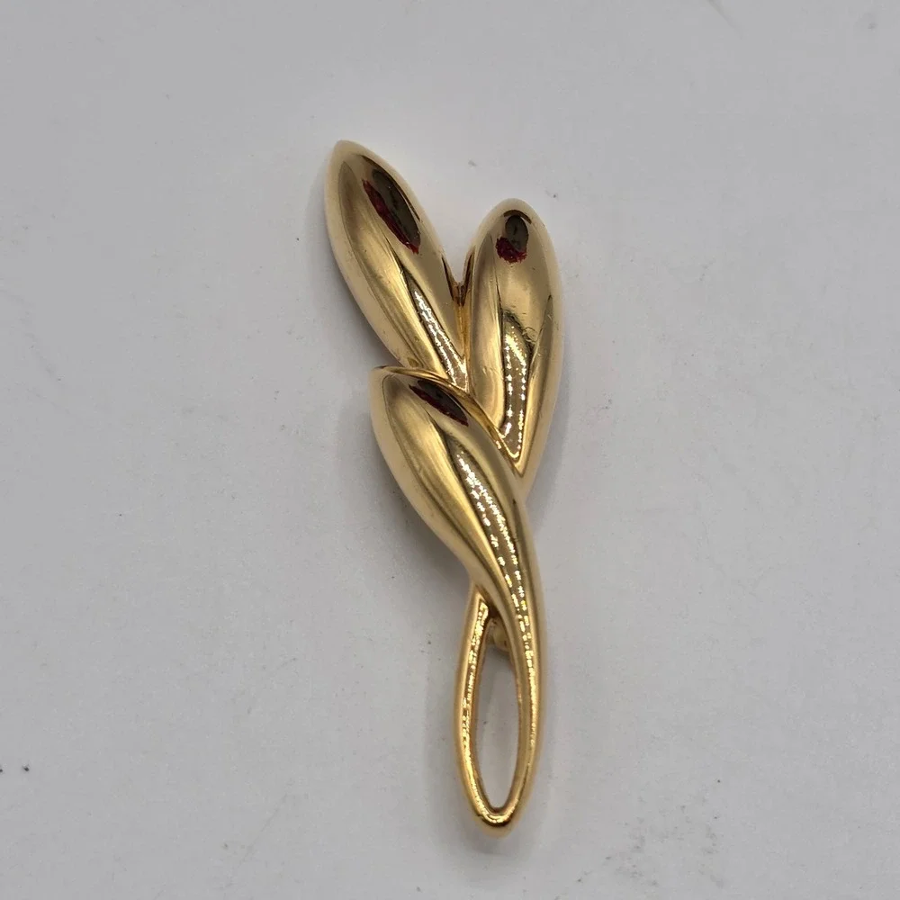 Trifari Vintage Gold Tone Triple Leaf Pod Brooch Modernist Botanical Pin 3.25in